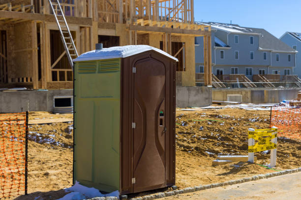 Best Portable bathroom rental  in Iola, KS